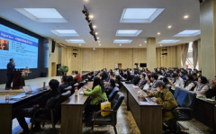 <b>帮帮师生建立起对人工智能成长脉络取前沿标的</b>